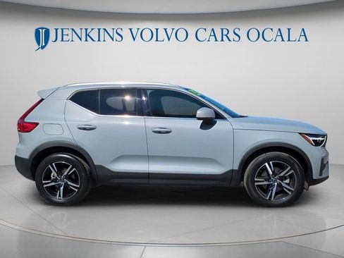 Certified 2025 Volvo XC40 B5 Core image 2