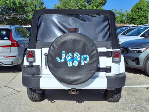 Used 2018 Jeep Wrangler Sahara w/ Connectivity Group image 5