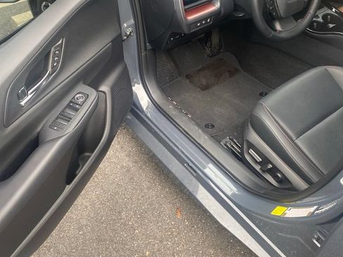 Used 2024 Toyota Prius Prime Premium FWD image 1
