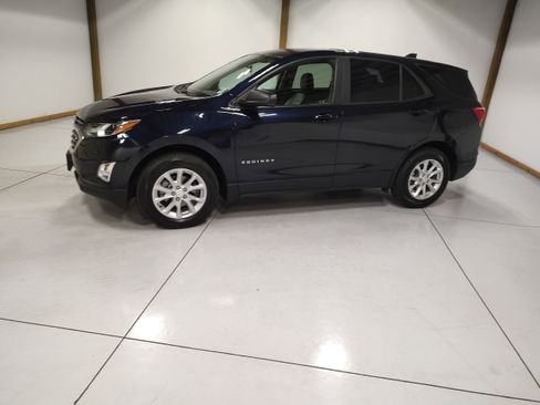 Used 2020 Chevrolet Equinox LS w/ LS Convenience Package image 4