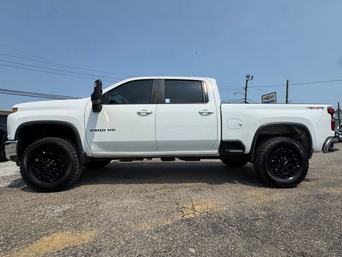Used 2021 Chevrolet Silverado 2500 LT w/ Fleet Comfort Package AWD/4WD image 3