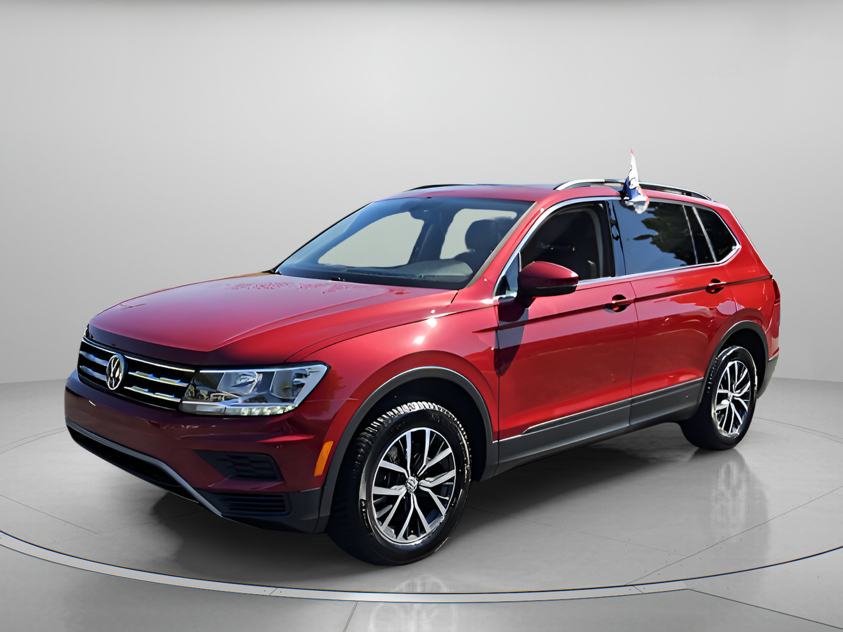 Used 2019 Volkswagen Tiguan SE w/ Panoramic Sunroof Package FWD image 1