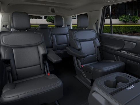 New 2025 Ford Expedition Platinum image 11