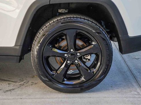 Used 2023 Jeep Grand Cherokee Limited w/ Black Appearance Package image 11