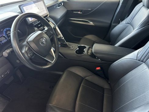 Used 2023 Toyota Venza AWD/4WD image 9
