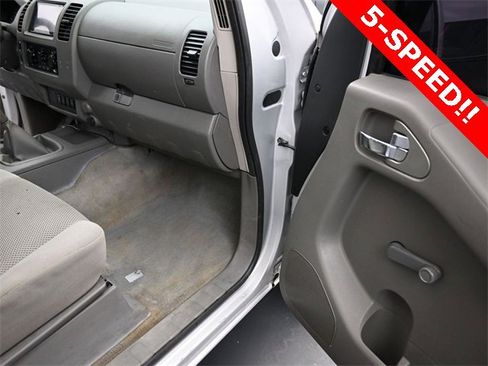 Used 2012 Nissan Frontier S image 20