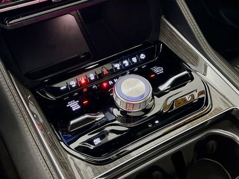 Used 2022 Jeep Wagoneer Series III w/ Premium Group I image 23