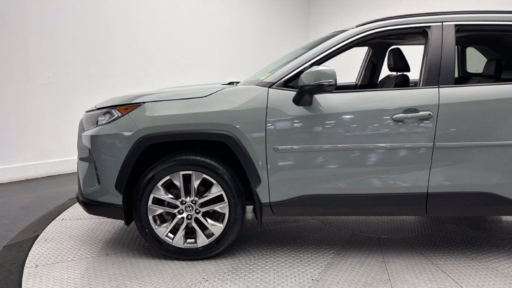 Used 2021 Toyota RAV4 XLE Premium AWD/4WD image 5