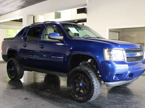 Used 2013 Chevrolet Avalanche LS RWD image 1