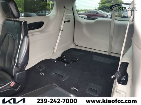 Used 2022 Chrysler Pacifica Limited FWD image 12
