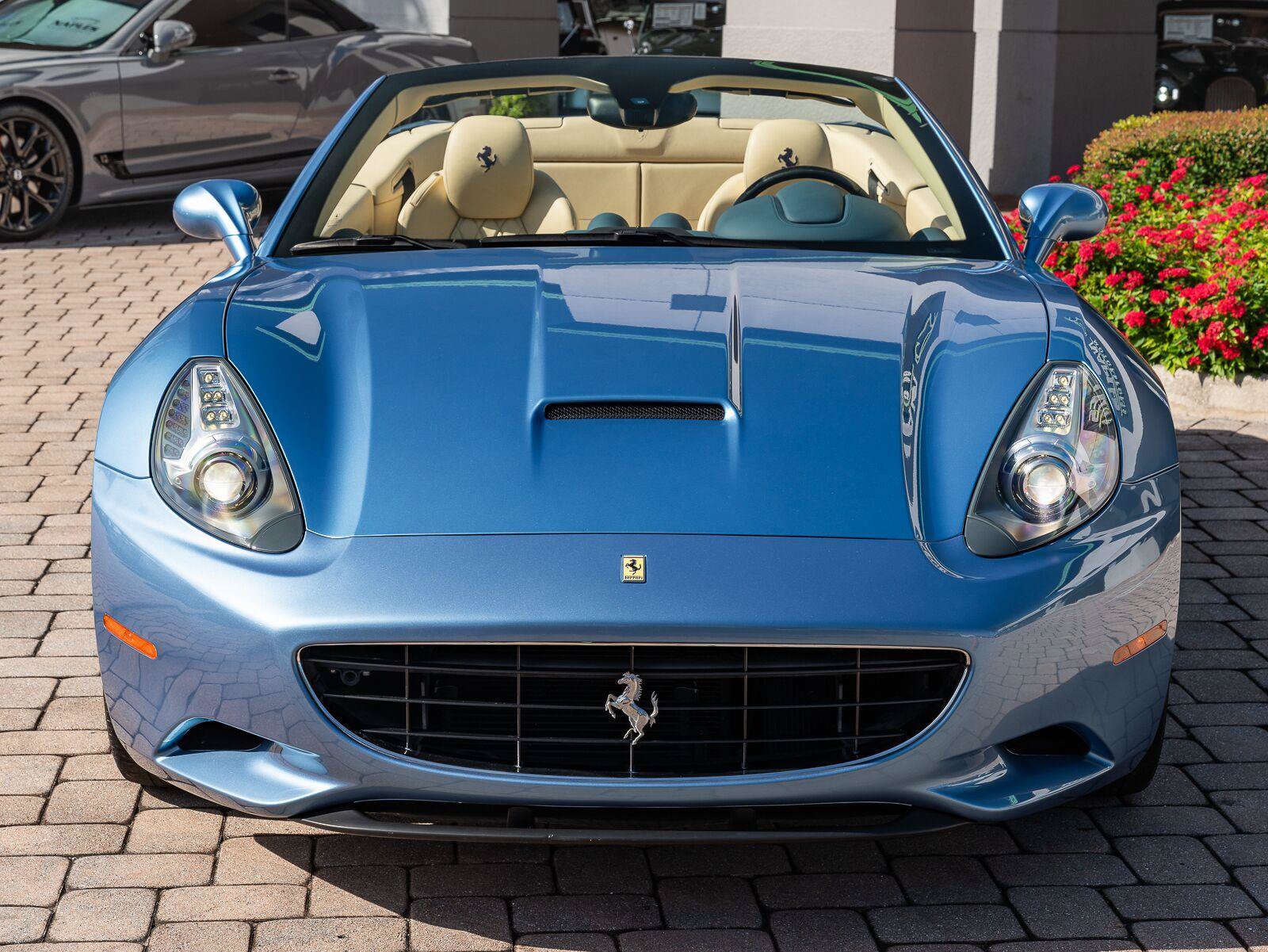 Used 2010 Ferrari California RWD image 25