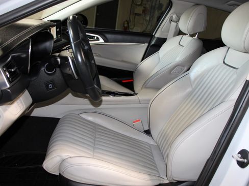 Used 2019 Genesis G70 3.3T Advanced RWD image 25