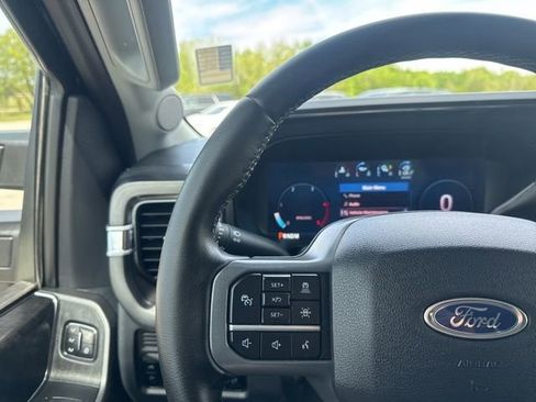 Used 2025 Ford F350 Lariat w/ Lariat Ultimate Package AWD/4WD image 19