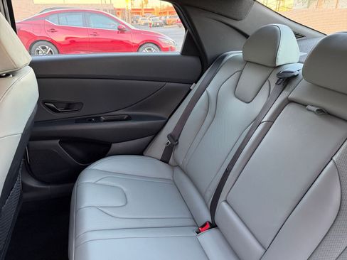 Used 2025 Hyundai Elantra Limited image 39