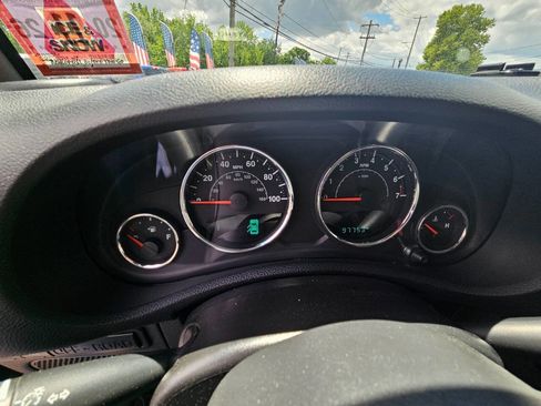 Used 2015 Jeep Wrangler Unlimited Rubicon w/ Connectivity Group AWD/4WD image 14