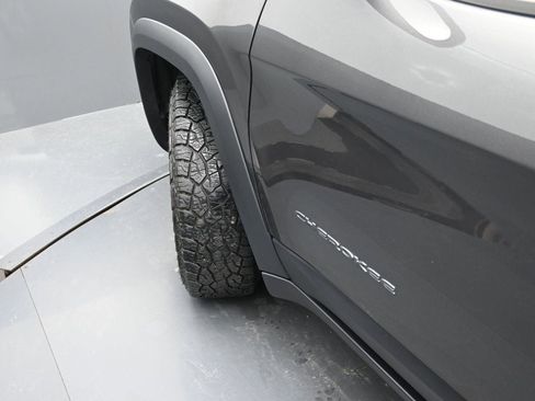 Used 2021 Jeep Cherokee Trailhawk image 5