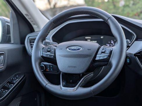 Certified 2022 Ford Escape SE w/ Cold Weather Package image 13