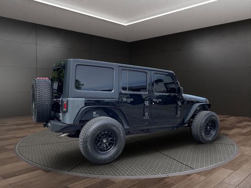 Used 2017 Jeep Wrangler Unlimited Sahara AWD/4WD image 7