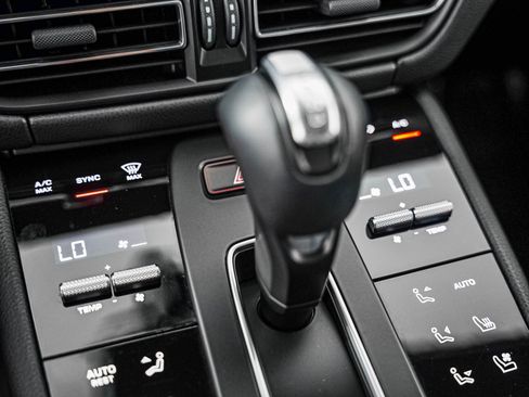 Certified 2026 Porsche Macan AWD/4WD image 21