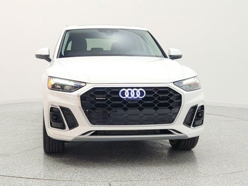 Used 2023 Audi Q5 2.0T Premium Plus w/ Premium Plus Package AWD/4WD image 2