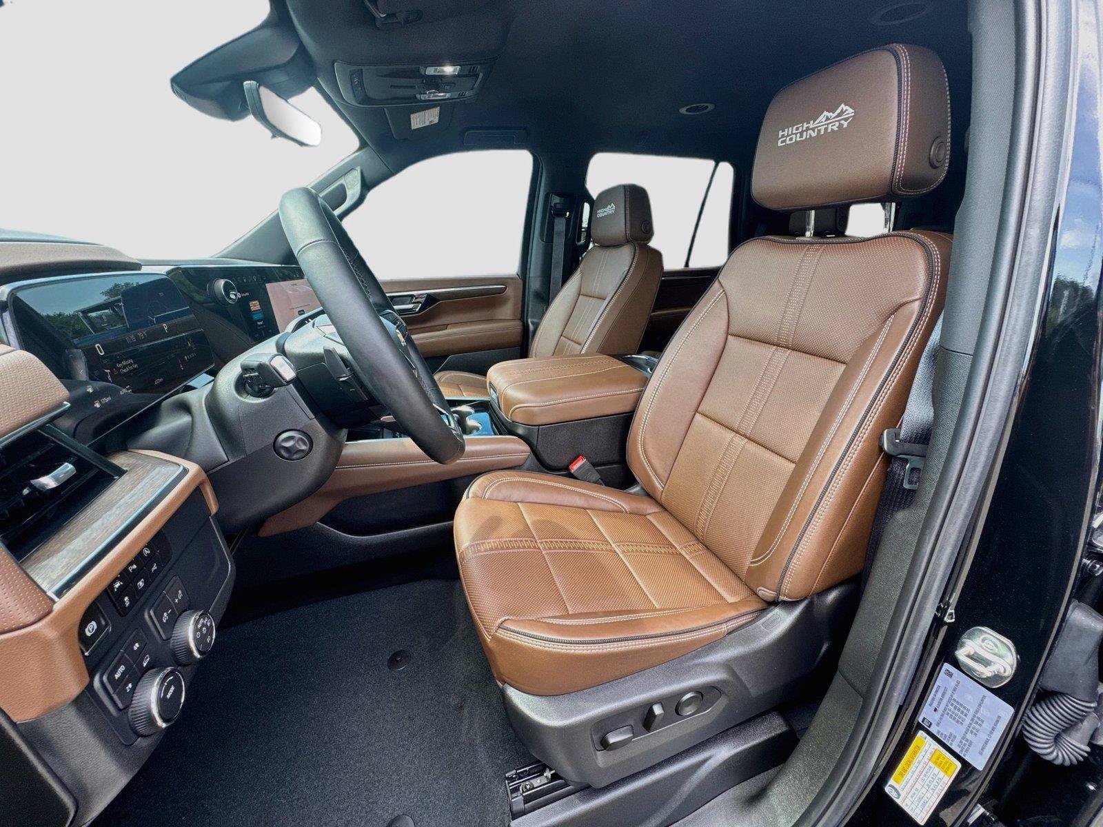 Used 2025 Chevrolet Tahoe High Country AWD/4WD image 9