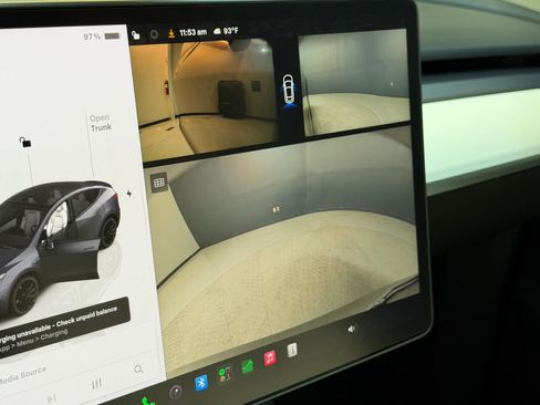 Used 2023 Tesla Model Y Performance AWD/4WD image 32