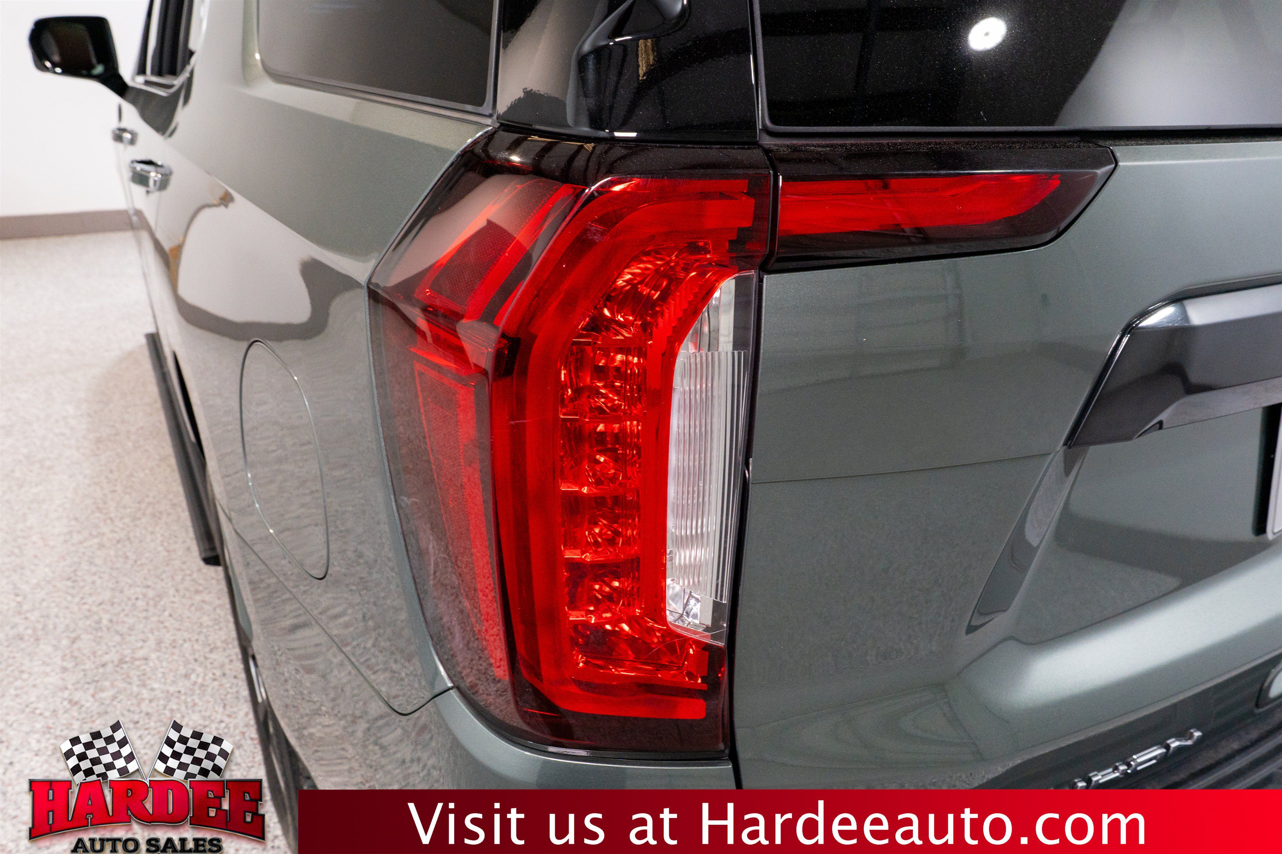 Used 2024 GMC Yukon Denali Ultimate AWD/4WD image 9