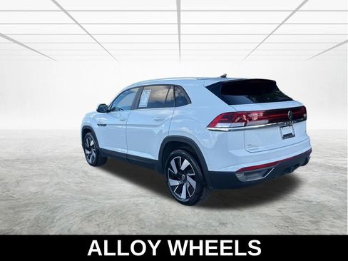 Used 2024 Volkswagen Atlas Cross Sport SE image 7