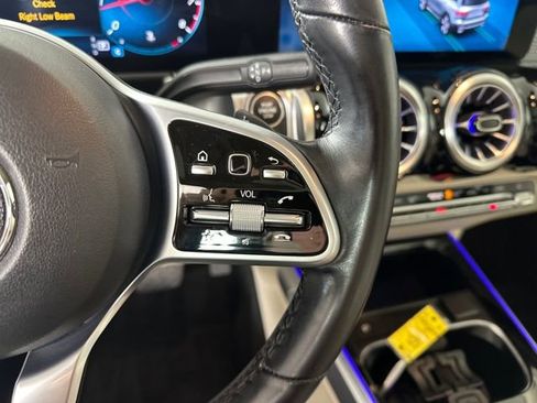 Used 2022 Mercedes-Benz GLB 250 4MATIC image 16