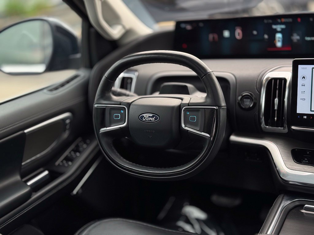 Used 2025 Ford Expedition Platinum AWD/4WD image 22