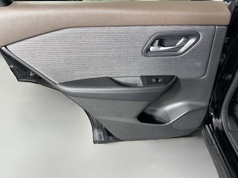 Used 2023 Nissan Rogue SV image 26