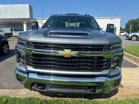 Used 2024 Chevrolet Silverado 3500 LT w/ All Star Edition AWD/4WD image 2