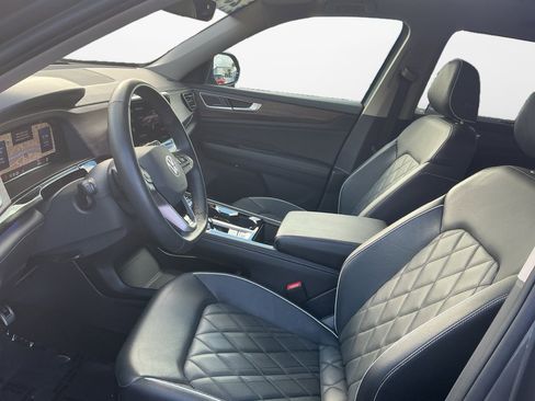 Certified 2025 Volkswagen Atlas SEL Premium R-Line image 11