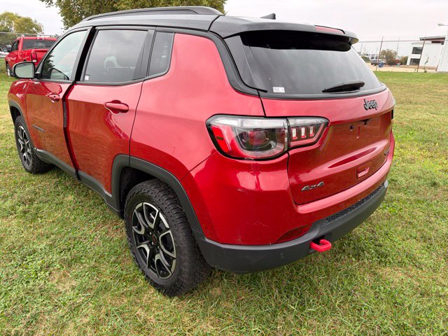 Used 2025 Jeep Compass Trailhawk AWD/4WD image 5