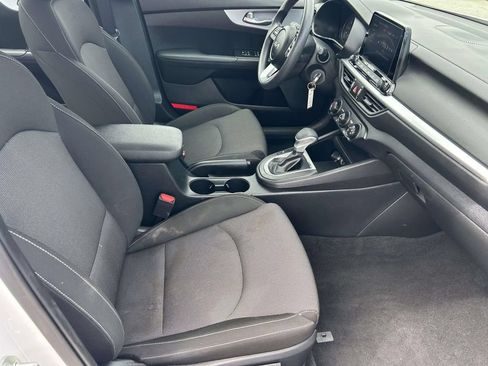 Used 2024 Kia Forte LXS w/ LXS Technology Package FWD image 20