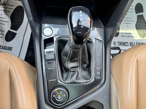 Used 2022 Volkswagen Tiguan SE R-Line image 25