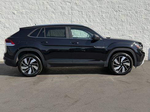 Used 2023 Volkswagen Atlas Cross Sport SE w/ Panoramic Sunroof Package AWD/4WD image 4
