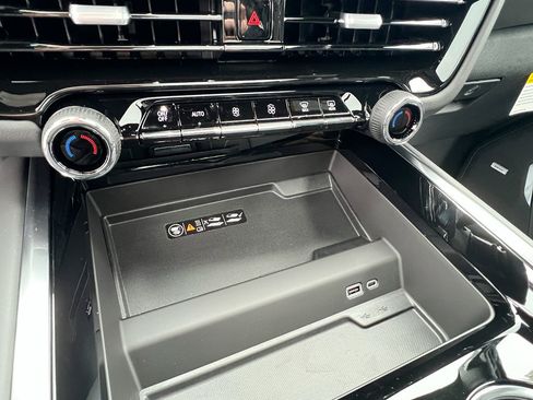 New 2026 Chevrolet Suburban Premier w/ Sun And Tow Package image 4