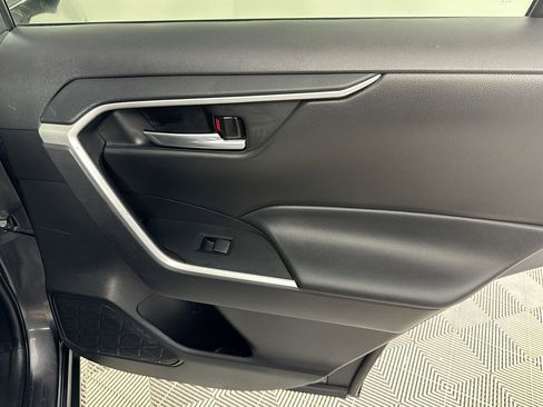 Used 2021 Toyota RAV4 XLE image 27