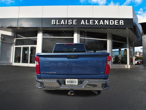 Used 2025 Chevrolet Silverado 2500 LT w/ Convenience Package AWD/4WD image 4