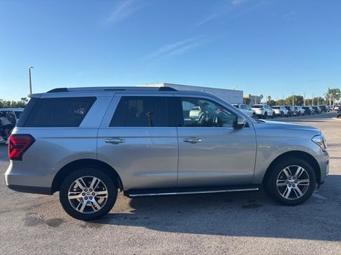 Used 2023 Ford Expedition Limited image 7