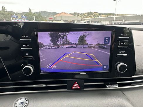 Used 2022 Hyundai Elantra SEL w/ Convenience Package image 10