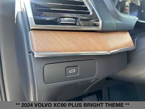 Used 2024 Volvo XC90 B5 Plus image 23