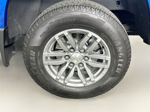 Used 2024 Chevrolet Colorado LT w/ LT Convenience Package AWD/4WD image 11