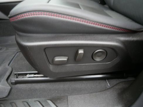 Used 2024 GMC Canyon AT4X image 17