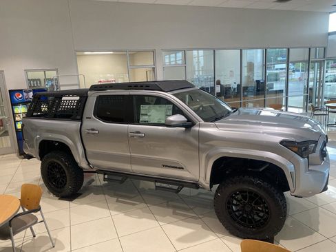 New 2025 Toyota Tacoma SR5 AWD/4WD image 8