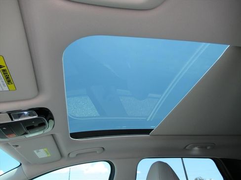 Used 2025 Hyundai Tucson Limited FWD image 16