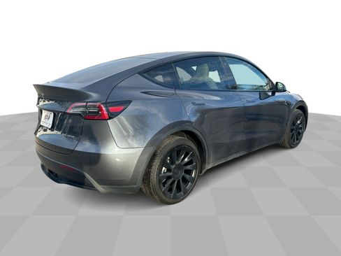 Used 2023 Tesla Model Y Long Range image 9