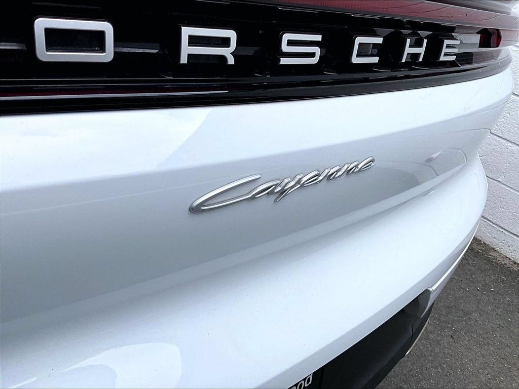 Certified 2024 Porsche Cayenne AWD/4WD image 33