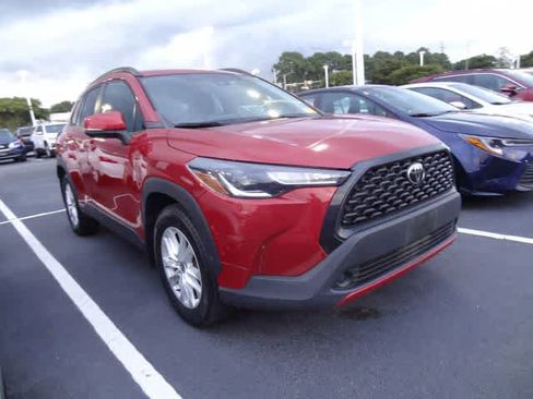 Used 2022 Toyota Corolla Cross LE AWD/4WD image 3
